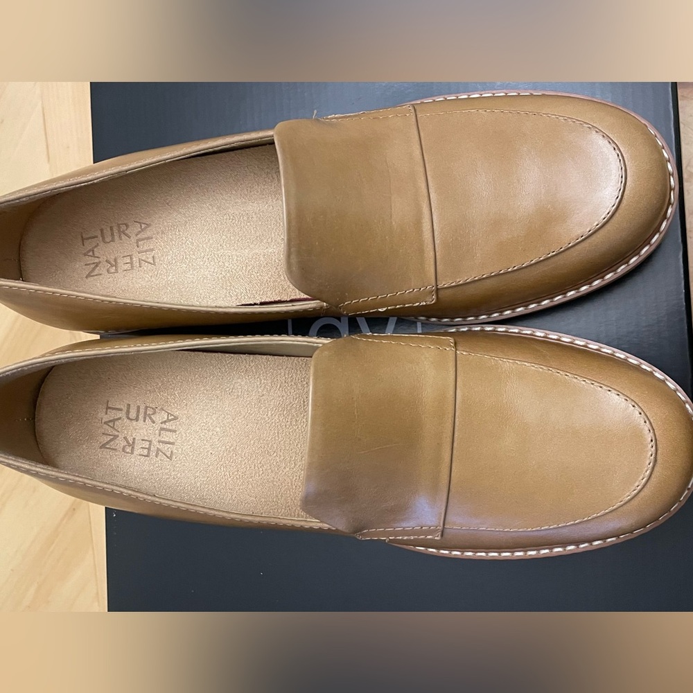 Naturalizer size 9 Darry lug sole loafers - Picture 3 of 9